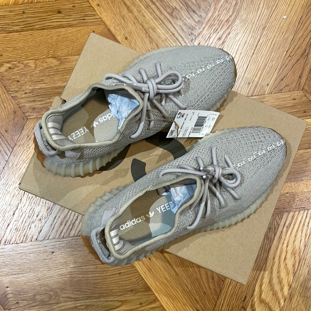 Authentic Adidas Yeezy 350 v2 sesame - Picture 2 of 7
